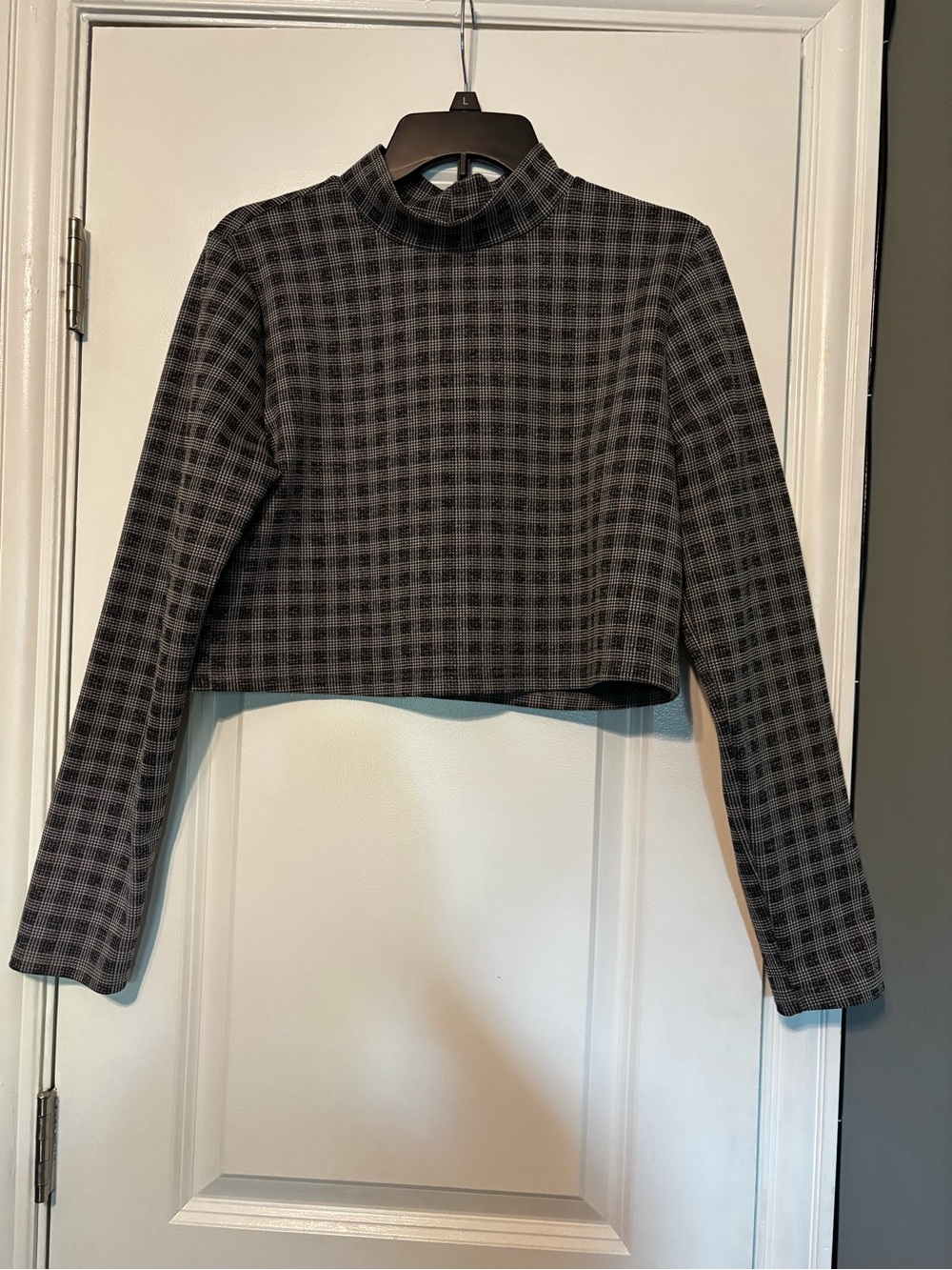 Vylette Cropped Mock Neck Plaid Top - Gray/Black Large